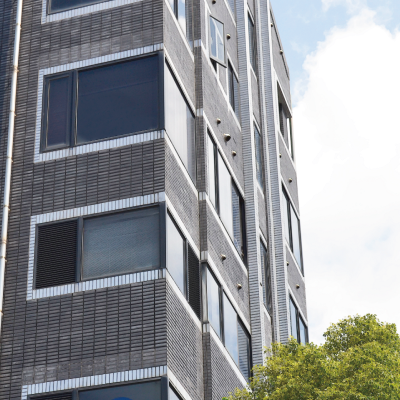 株式会社 妙見水の社屋 | 天然水販売事業（山など不動産購入含む）| 不動産コンサルタント業務(山などの土地開発、工事の請負、掘削)| 輸入建材(石材)の販売事業